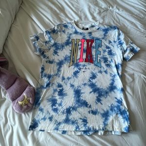 Nike Sportswear World Peace Tie-Dye T-Shirt
Men’s XL